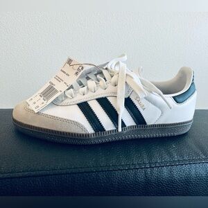 White Samba Adidas- New with box    5 UK  size =6.5 women’s size